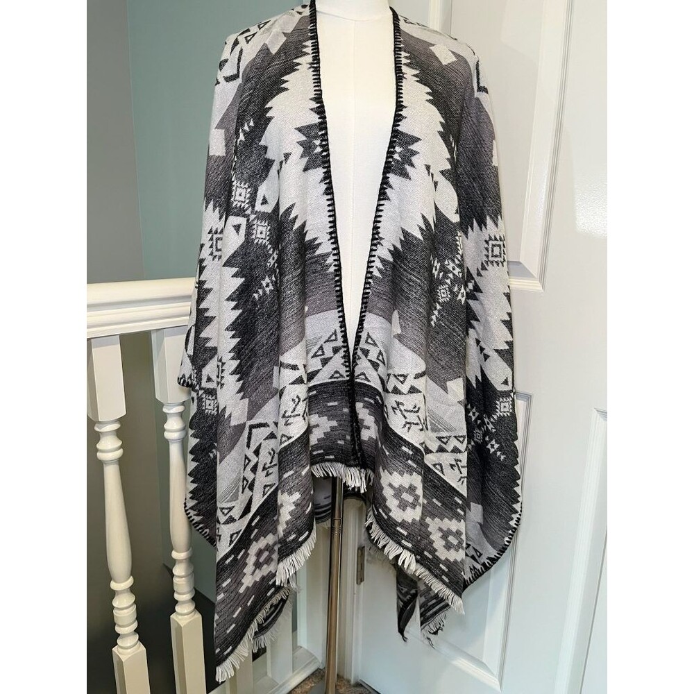Garage Aztec Southwest Fringe Ruana Wrap Poncho Cape Open Front Gray Black OS